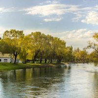 Una chica fue rescatada en el río Limay, en un sector no habilitado como balneario
