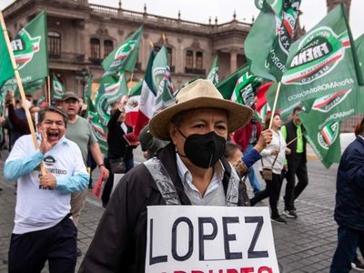 En NL, unas 200 personas de Frena marchan para pedir renuncia de AMLO