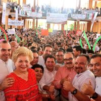 Competidores priistas cierran filas con Sahuí en su registro; Ivonne Ortega, la gran ausente