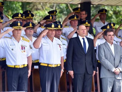 La oposición se defiende y critica las reincorporaciones de policías de Kicillof