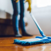 El secreto para mantener tus pisos de madera limpios por más tiempo usando solo 3 productos