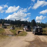 Choque de grupos armados estremece Madera con quema de unas 20 viviendas y vehículos