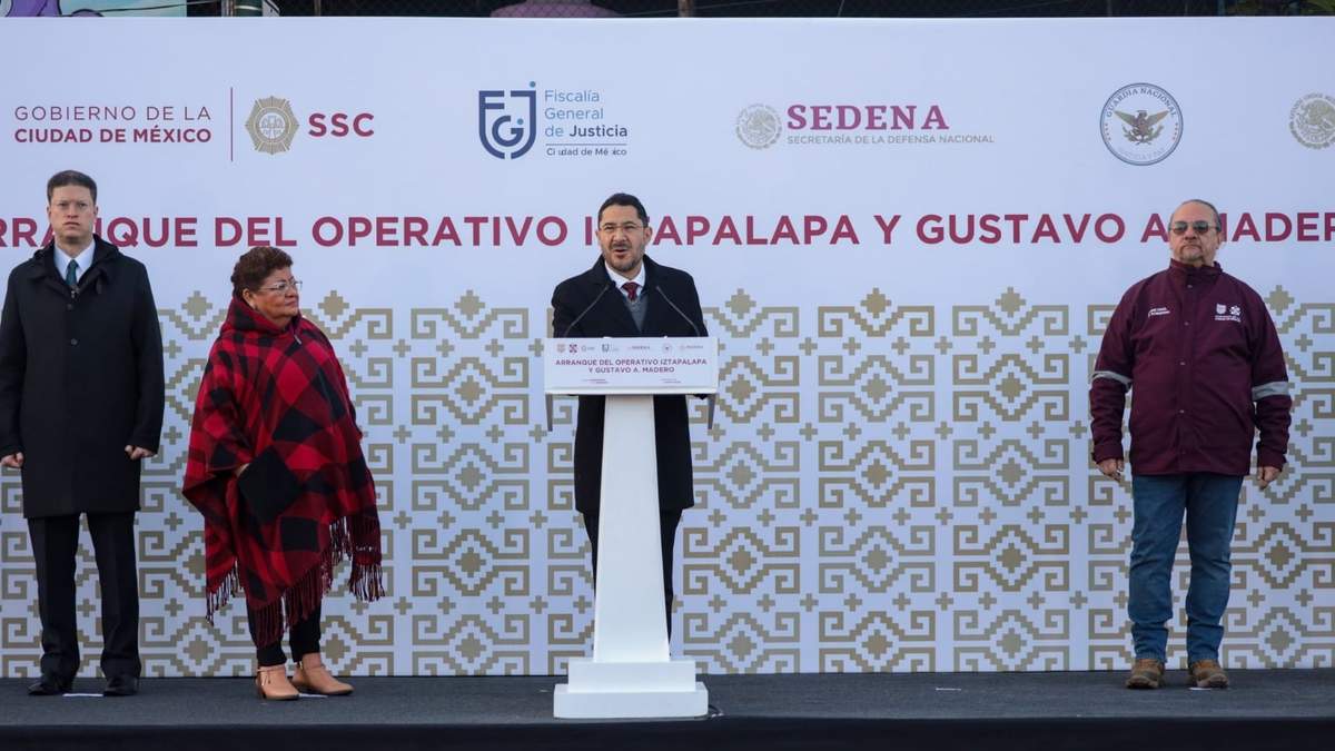 Conferencia de Martí Batres, jefe de Gobierno de la CDMX, por la puesta en marcha del operativo de seguridad Iztapalapa-GAM. Asiste la fiscal Ernestina Godoy