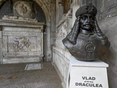 Creen haber encontrado la tumba de Drácula en Nápoles