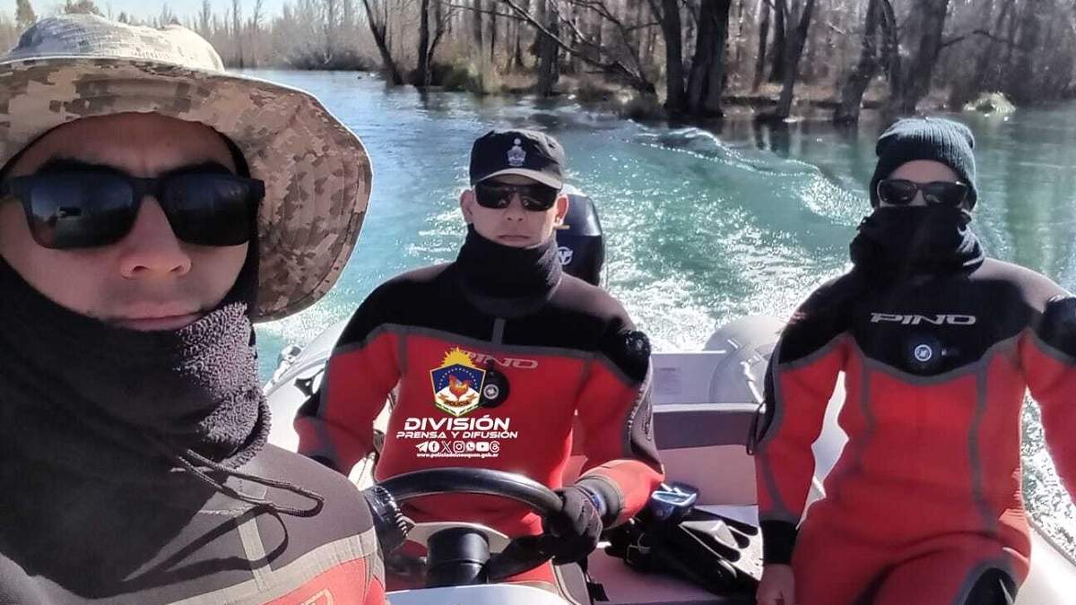 La búsqueda por agua se inició en China Muerta por la costa del Limay. Fuente (Policía de Neuquén)