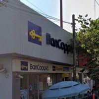 Con mazos, asaltantes destrozan vitrinas de un Coppel y roban celulares; hay un detenido