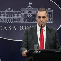 Manuel Adorni calificó de extorsiva la amenaza del gobernador de Chubut