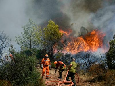 Francia también se incendia: miles de evacuados en la Costa Azul