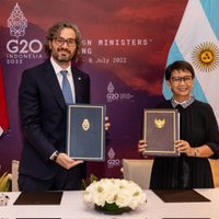 G20: Santiago Cafiero ya llegó a Bali y se reunió con su par indonés, Retno Marsudi