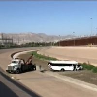 Camión con personal de la empresa Flextronic Norte cae al río Bravo; hay 29 heridos