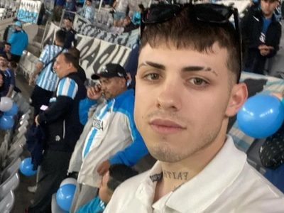 El hincha de Racing que hizo dedo para ir a ver a la Acadé, nominado a The Best