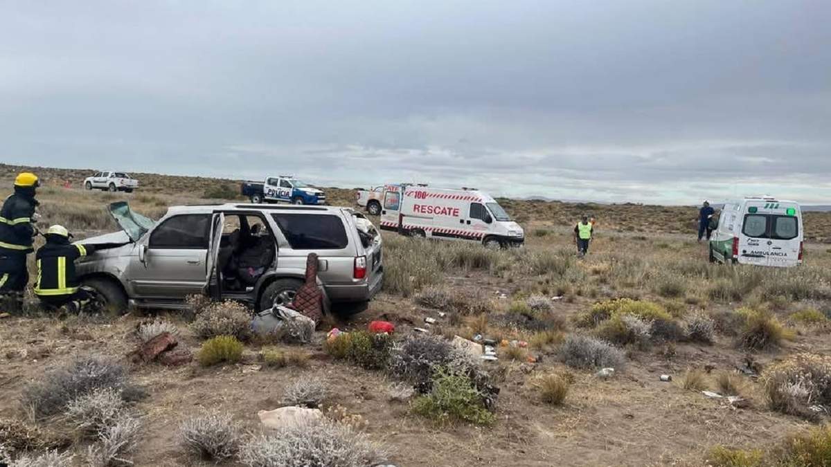El vuelco ocurrió en la Ruta 237, a 6 kilómetros de Piedra del Águila. Fuente: (Tu Mañana)