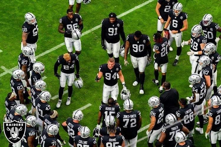 Nassib es un ala defensiva de fútbol americano de los Raiders de Las Vegas de la Liga Nacional de Fútbol Americano.