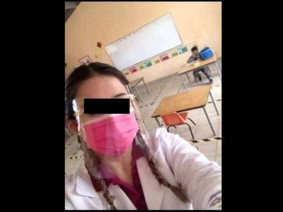 Maestra de preescolar se burla de su único alumno que regresó a clases presenciales