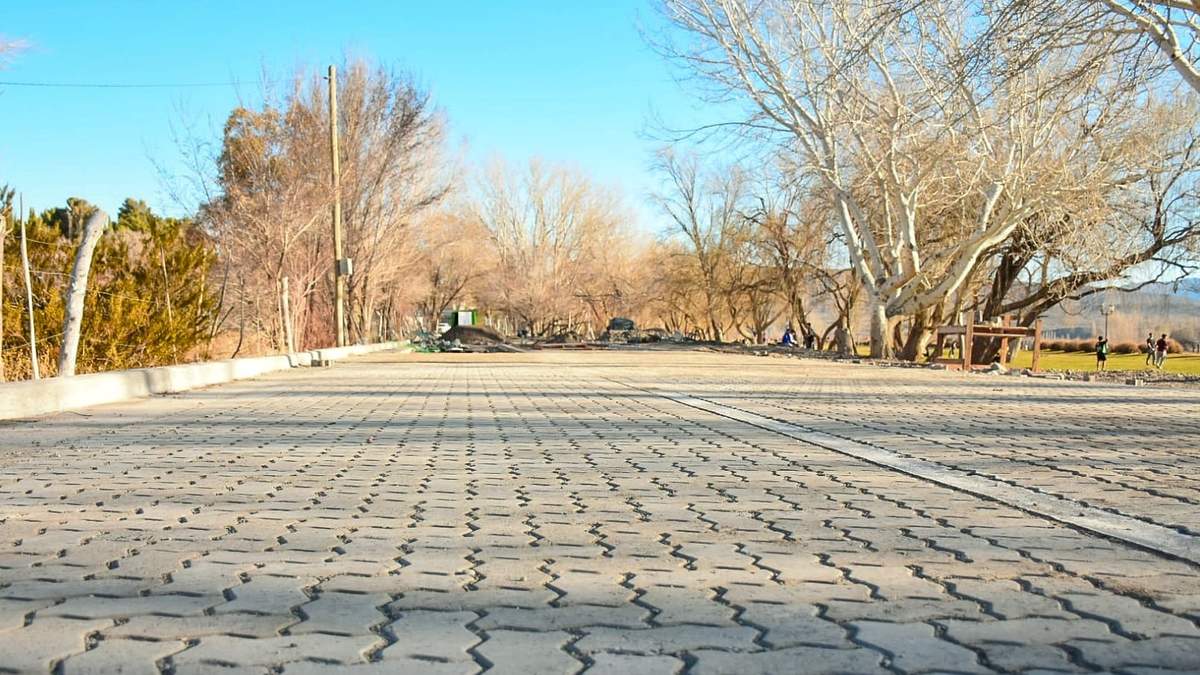 Obras en la costanera de Chos Malal. Fuente: (Twitter)