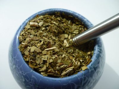 ¡Qué asco! ANMAT prohibió una yerba que tenía Escherichia Coli