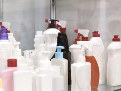 No tires los envases plásticos de suavizante o lavandina: creá este coqueto canasto, muy útil para tu casa