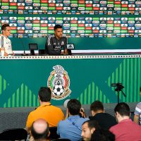 Guardado arremete contra Neymar: 'Le gusta tirarse muchísimo, es su estilo”