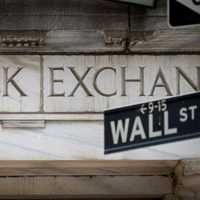 Caen las acciones argentinas en Wall Street y hay alerta global por un posible "lunes negro"