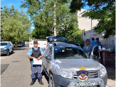 Dos por uno: la Policía buscaba un teléfono y hasta encontraron una camioneta robada