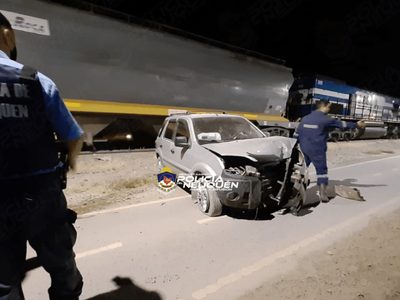 Alcoholizado al volante: perdió el control y chocó a un tren estacionado en Neuquén Capital