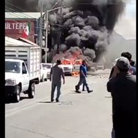 Explota una camioneta cargada de pirotecnia en Tultepec (Video)