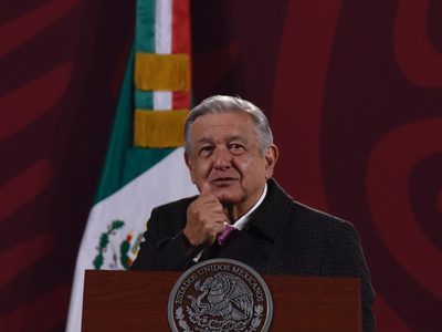 AMLO alista para enero la impresión de libros de texto con nuevos contenidos