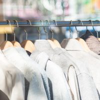 Cinco formas de sacar el olor a comida de la ropa sin lavar