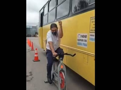 Para que vean lo que se siente: ponen a conductores de autobús en el lugar de los ciclistas (Video)