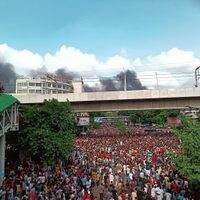 Ascienden a más de 300 los muertos por las protestas en Bangladesh