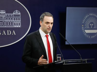 Tras la polémica, el Gobierno habilita el ingreso de periodistas y reactiva la voz de Adorni