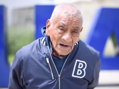 Felipe, de 84 años, se gradúa como ingeniero en Procesos y Gestión Industrial