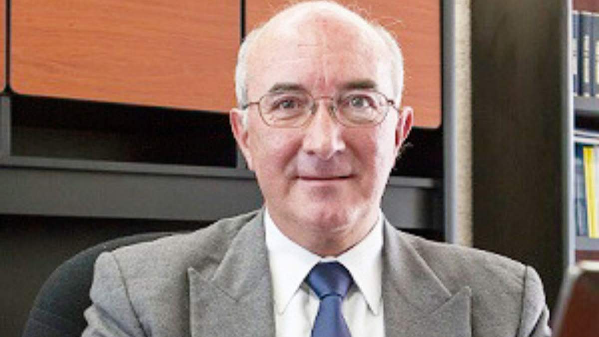 El sacerdote Antonio?M.?Cabrera fue arrestado en el AICM por presunta violación a menor.