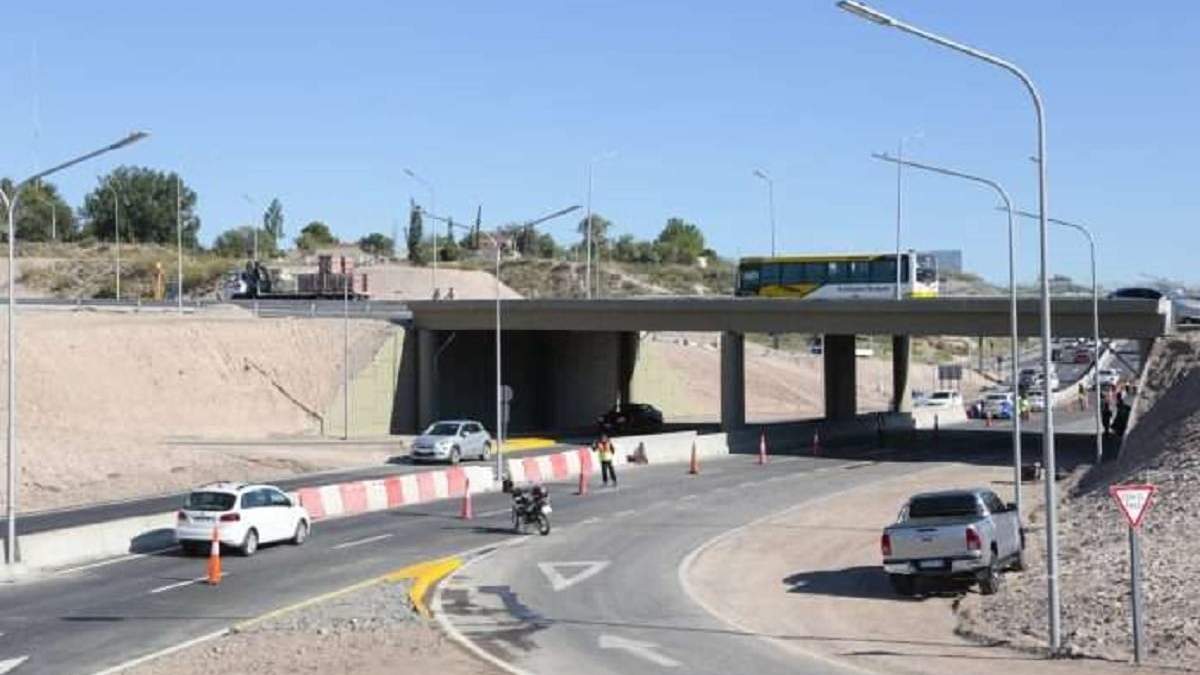 Uno de los puentes que se ubica sobre la ruta 7. Fuente: (Facebook)