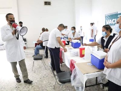 Tercera ola de covid-19 le llegó "hasta el cuello" a Nuevo León: Manuel de la O Cavazos