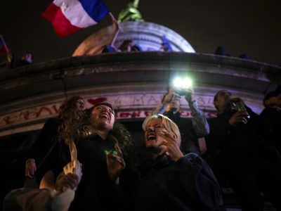Macron mantiene al primer ministro por "estabilidad" tras el resultado caótico de las elecciones