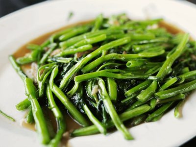 No tires los tallos de la espinaca y hacé estas rapiditas fáciles y perfectas para cualquier comida
