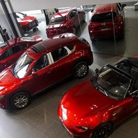 Profeco alerta a propietarios por fallas en autos Mazda, Mitsubishi y Tesla