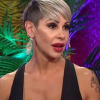 47 años y mucho glam: Mónica Farro deslumbra con sus originales microbikinis