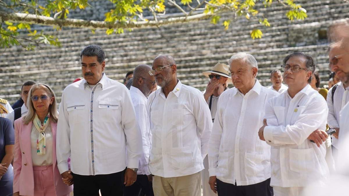 AMLO en Palenque. Ofrecimientos