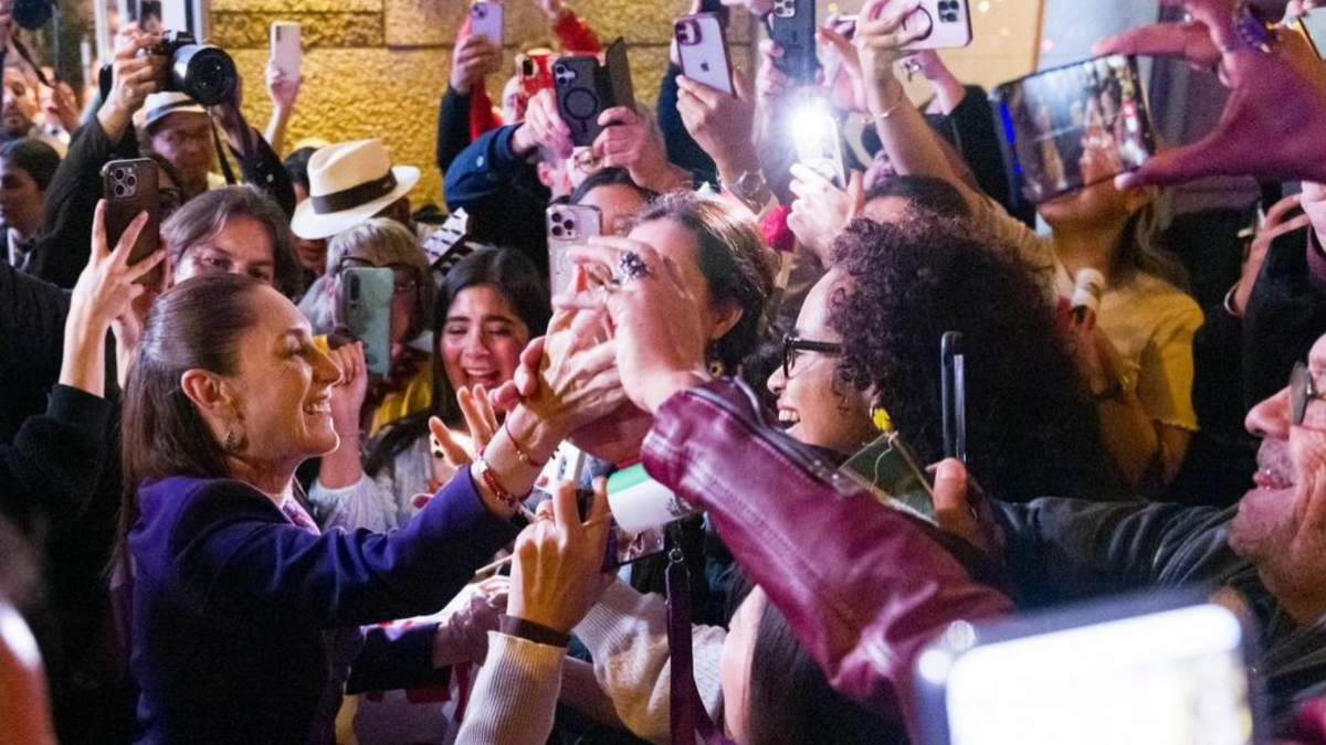 La presidenta Claudia Sheinbaum a su llegada a Barcelona