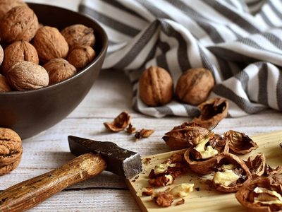 Si comiste nueces, no tires las cáscaras: podés crear este sorprendente portavelas y sin gastar un peso