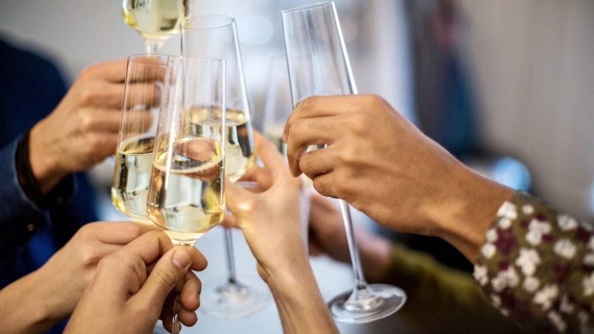 La historia del brindis. Fuente: (Twitter)