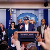 EU amplía veto de viajes para Reino Unido e Irlanda; realizan prueba a Trump