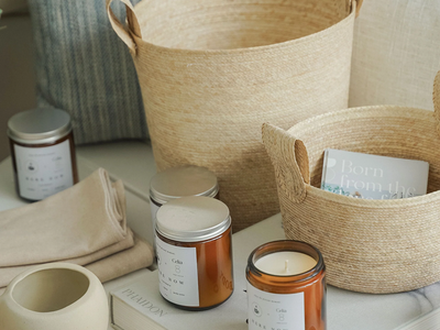Convertí un simple bidón plástico en este útil contenedor para darle un toque chic a tu baño