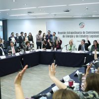 Avanza en el Senado dictamen sobre leyes secundarias en materia energética