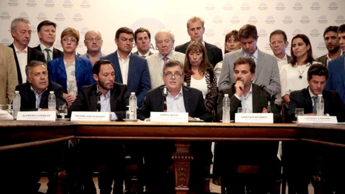 Líderes de la oposición en el Parlamento. Fuente: (Twitter)