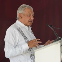 AMLO advierte a opositores que aunque no les guste seguirá con estrategia de "abrazos, no balazos"