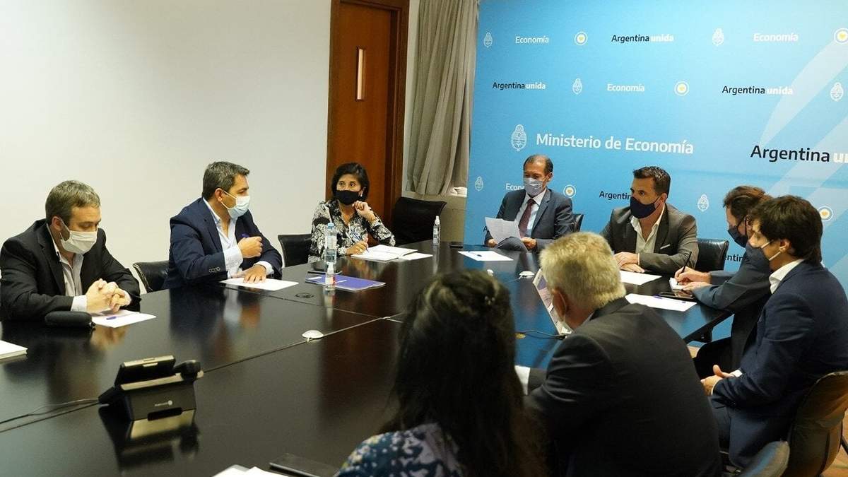 Martínez se reunió con autoridades del sector energético. Fuente: (Twitter)