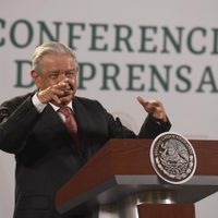 "Lo veo muy bien", AMLO respalda sustitución de estatua de Colón en CDMX